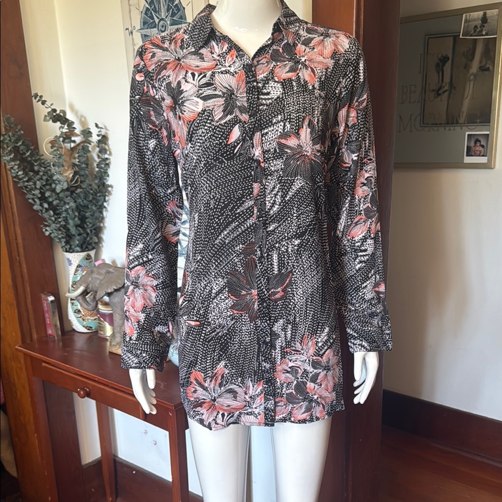 NWT northern reflections size small Floral Black and Pink Button-Up Blouse